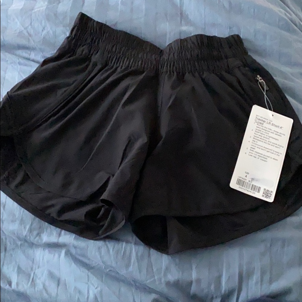NWT Lululemon Tracker LR Short 4”